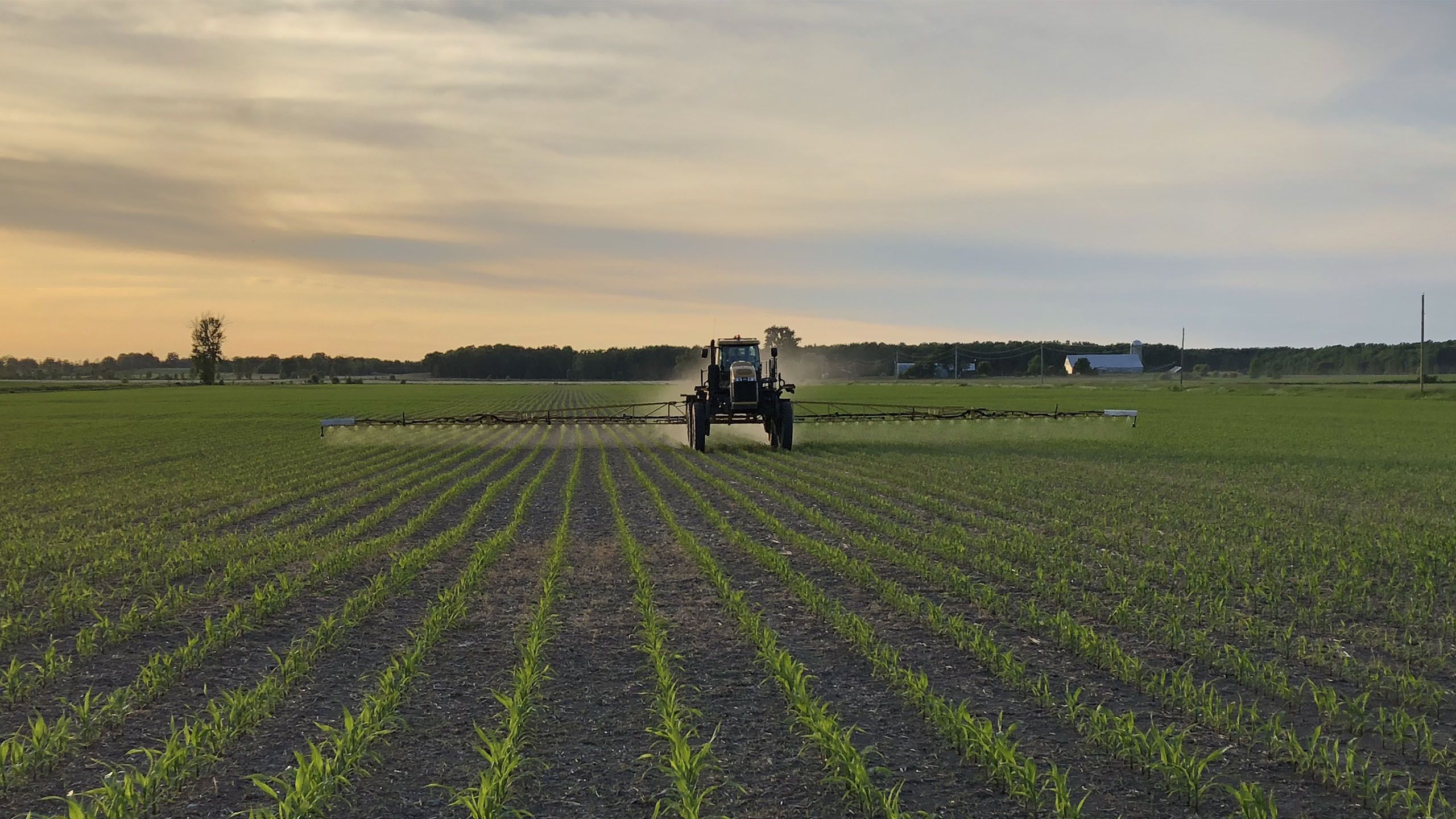 Munro Agromart equipment fertilizing crops